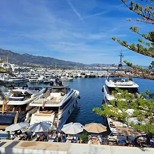 private-suites-in-huge-penthouse-1st-line-puerto-banus.es-andalucia.com/